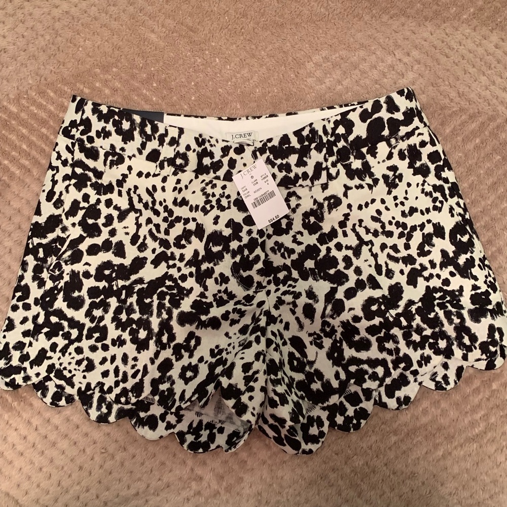J. Crew B&W scallop hemmed 4” shorts, size 4
